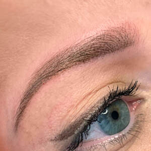 Augenbrauen pigmentieren